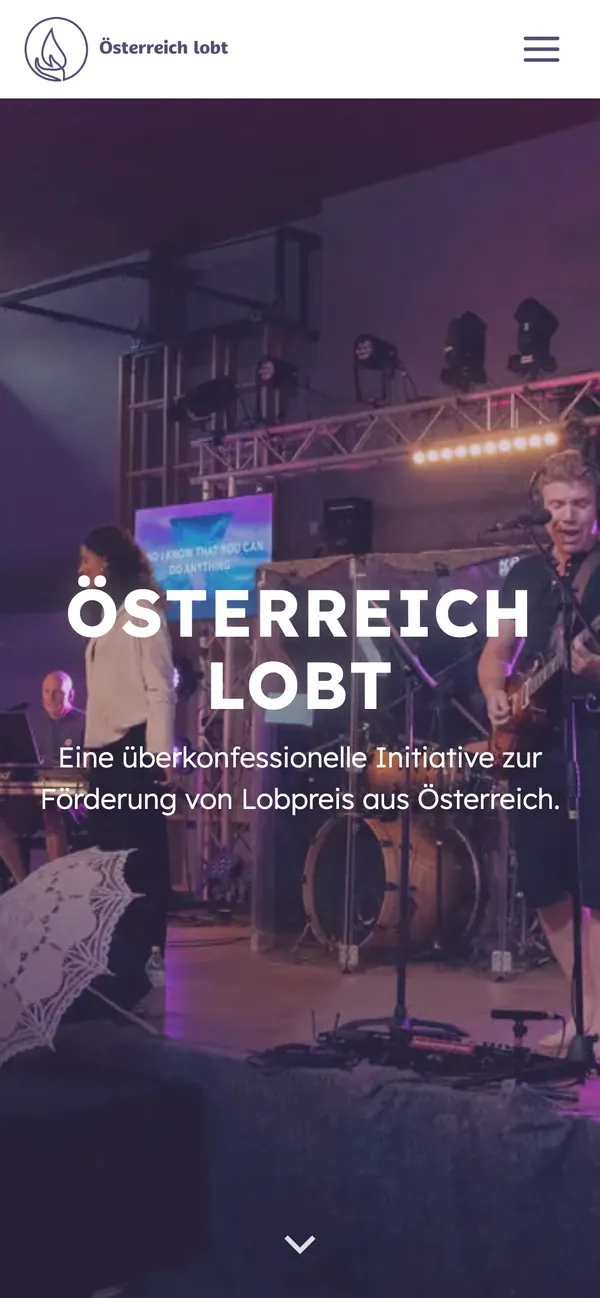 Österreich lobt on a phone